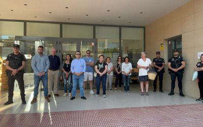 Minuto de silencio por la mujer y su hijo asesinados en Dolores